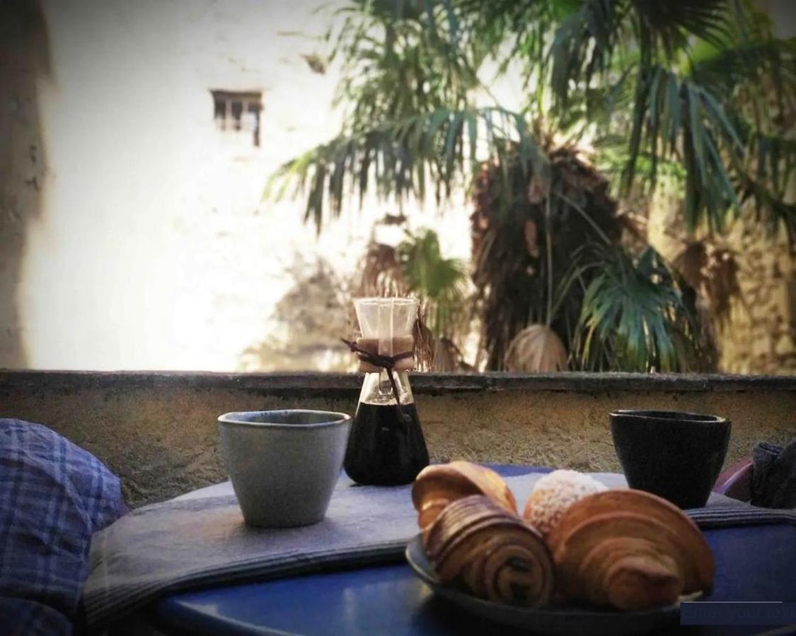 Studio Avec Terrasse Sur Cour, Authentique, Calme Avignon Bagian luar foto