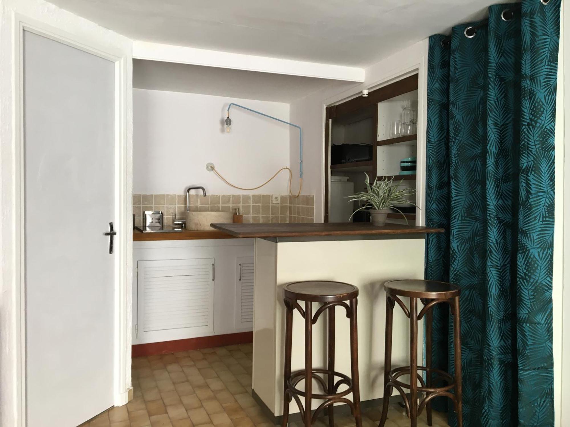 Studio Avec Terrasse Sur Cour, Authentique, Calme Avignon Bagian luar foto